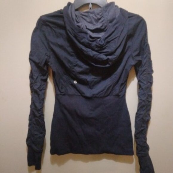 Lululemon hooded Define jacket with ruching size 8 (M ) - Picture 4 of 5